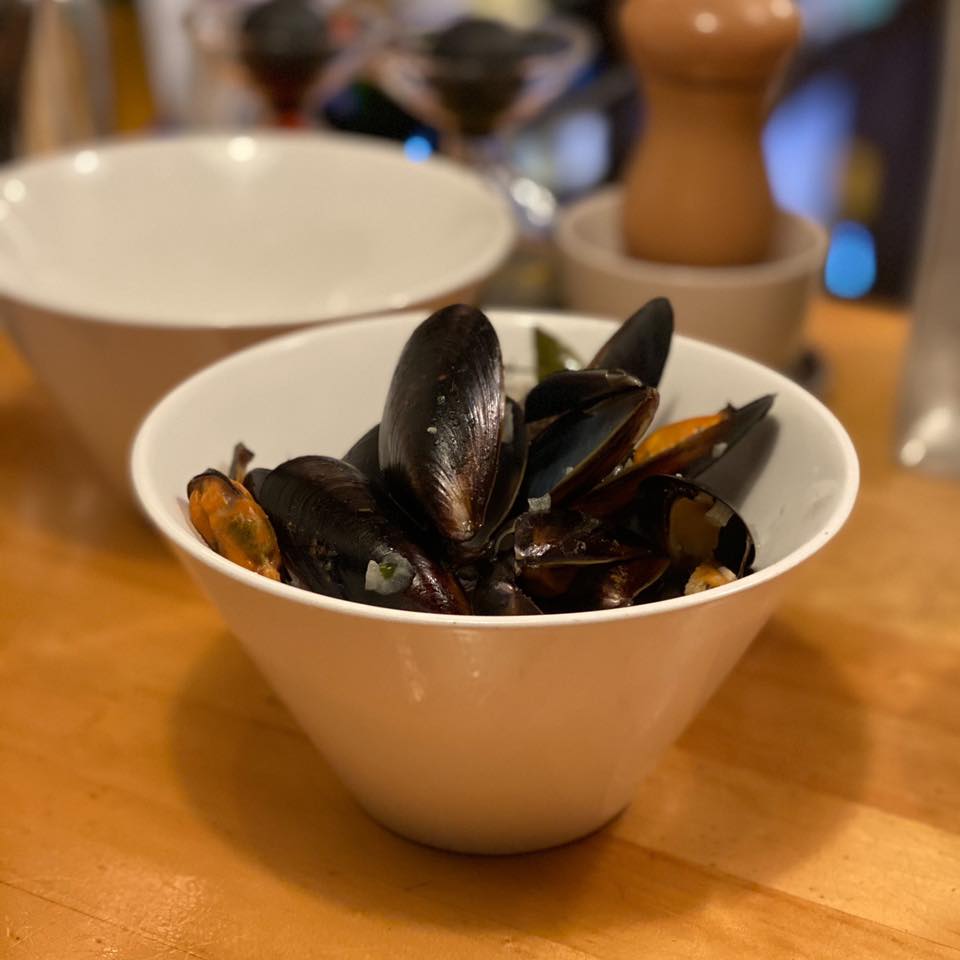 スタンドシャン食 -Tokyo 新橋虎ノ門- Champagne & GYOZA BAR