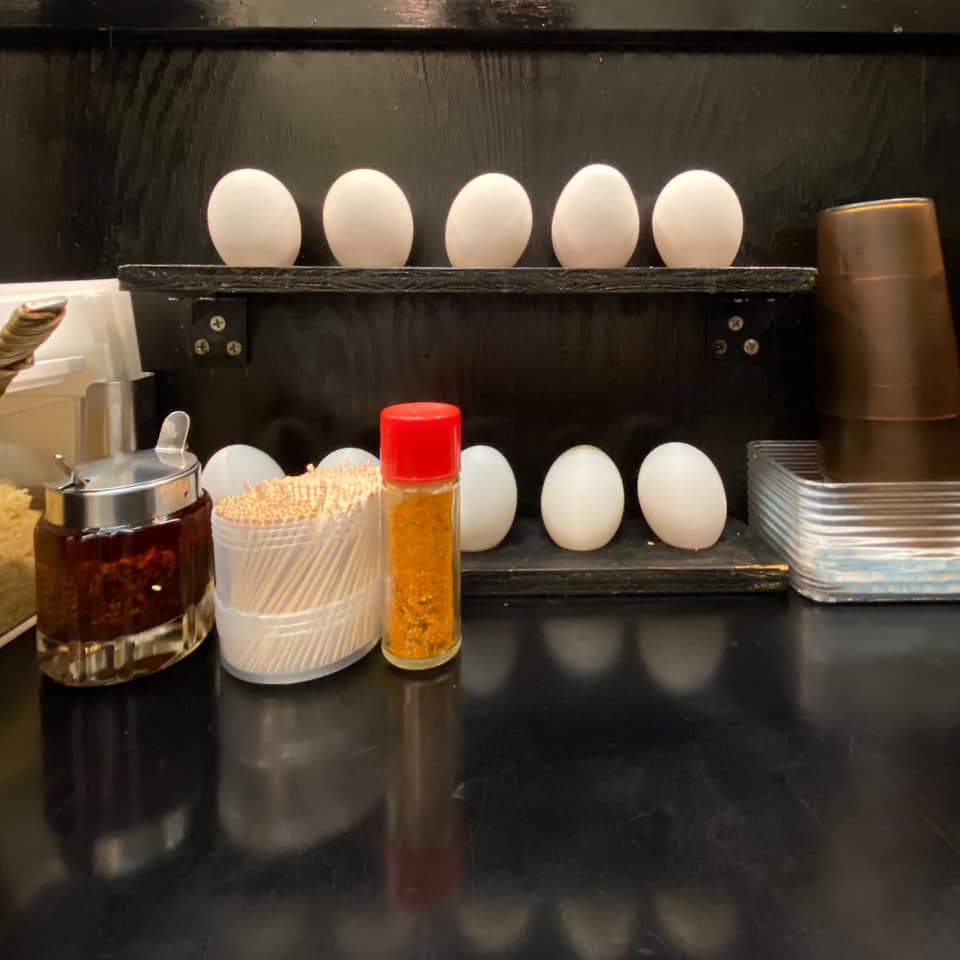 なぜ蕎麦にラー油を入れるのか。 新橋店