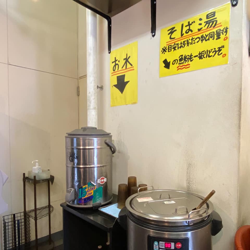 なぜ蕎麦にラー油を入れるのか。 新橋店